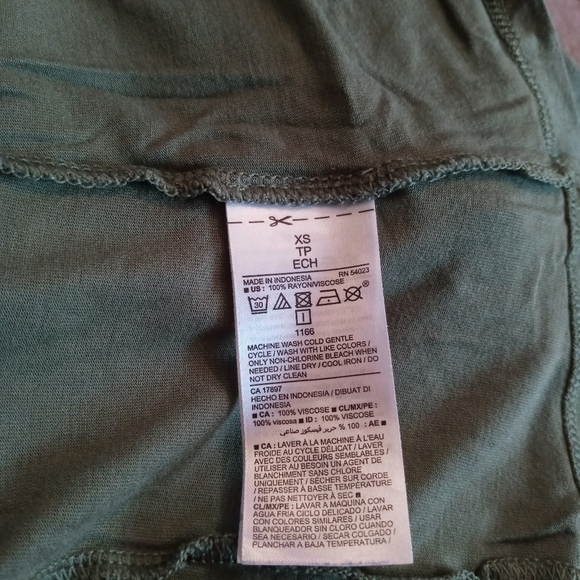 Cute ruffle 3/4 sleeve top - Picture 4 of 4